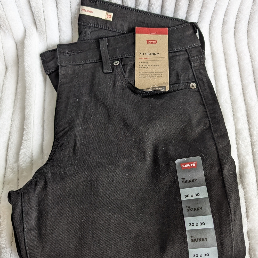 Levi's Black 711 Skinny Jeans. NWT. 30x30.